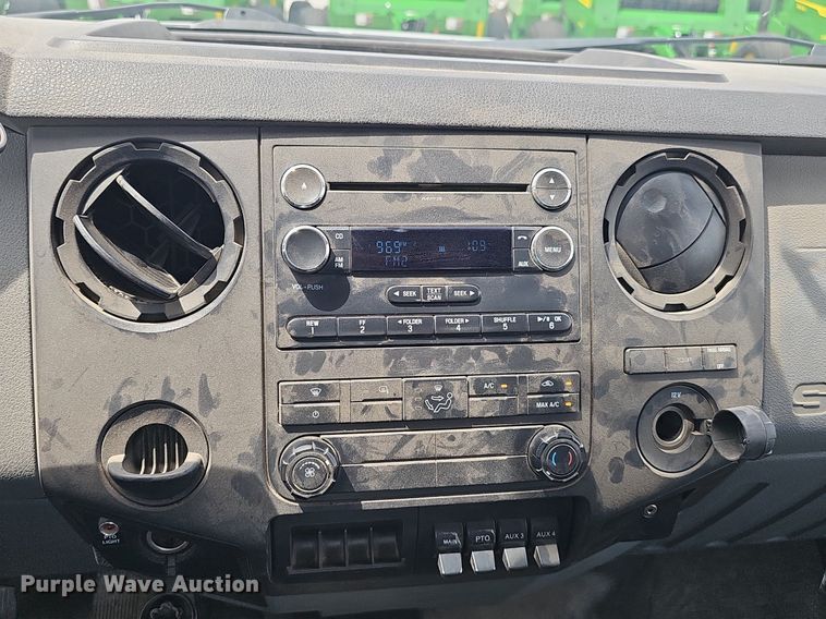 image for item DS4705 2014 Ford F550 Super Duty utility / service truck