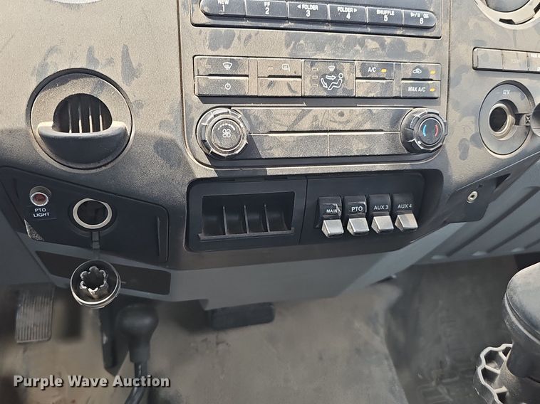 image for item DS4705 2014 Ford F550 Super Duty utility / service truck