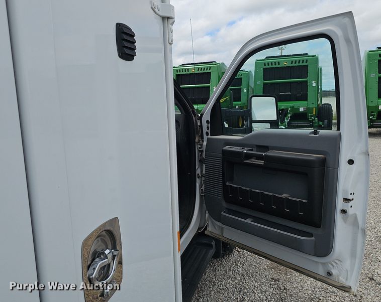 image for item DS4705 2014 Ford F550 Super Duty utility / service truck