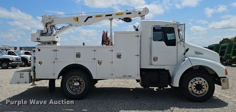 image for item DS4708 2000 Kenworth T300 utility / service truck