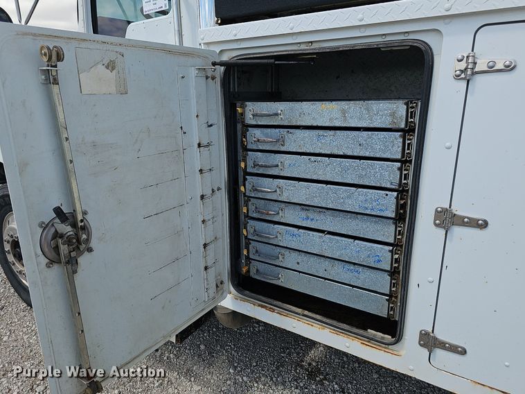 image for item DS4708 2000 Kenworth T300 utility / service truck