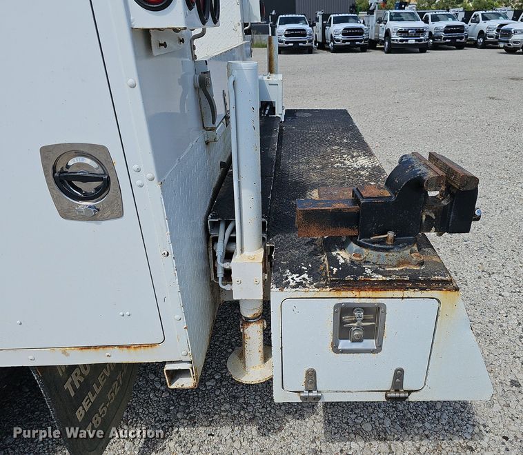 image for item DS4708 2000 Kenworth T300 utility / service truck