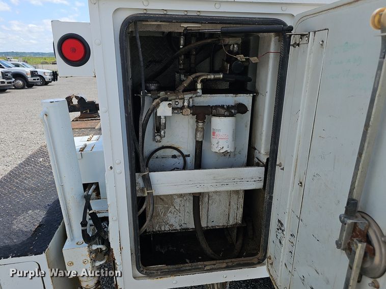 image for item DS4708 2000 Kenworth T300 utility / service truck