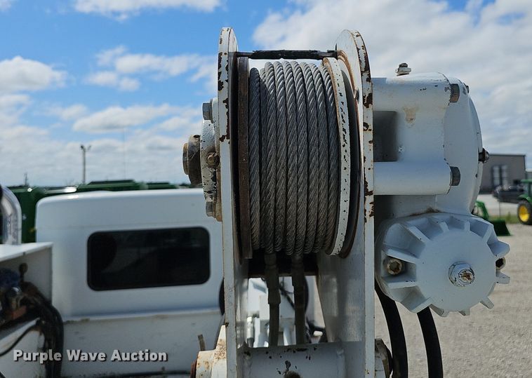 image for item DS4708 2000 Kenworth T300 utility / service truck