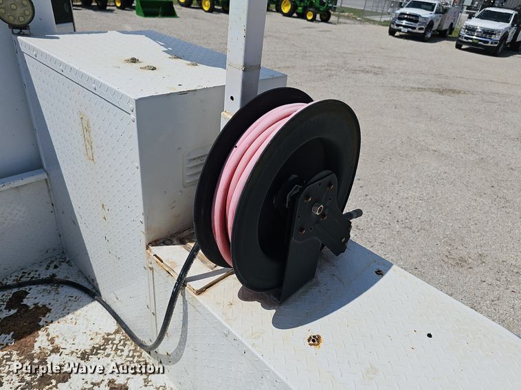 image for item DS4708 2000 Kenworth T300 utility / service truck