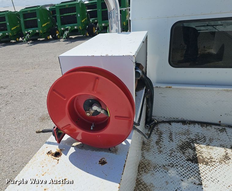 image for item DS4708 2000 Kenworth T300 utility / service truck