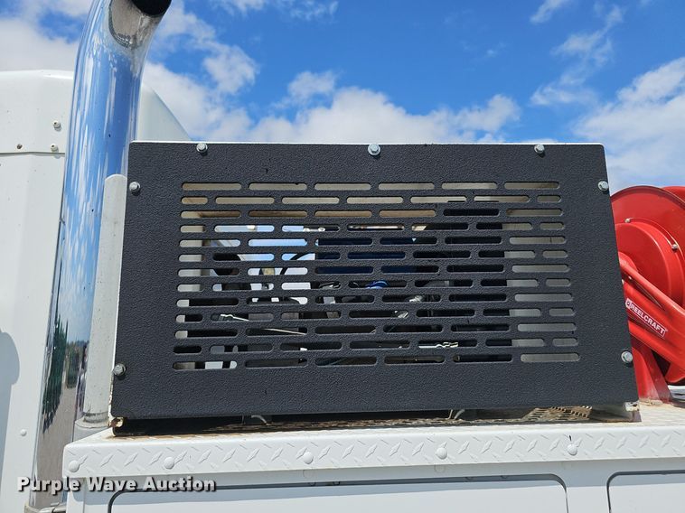 image for item DS4708 2000 Kenworth T300 utility / service truck