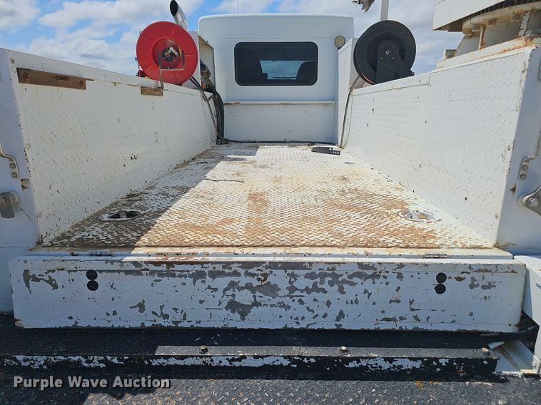 image for item DS4708 2000 Kenworth T300 utility / service truck