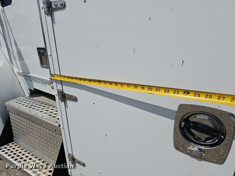 image for item DS4708 2000 Kenworth T300 utility / service truck