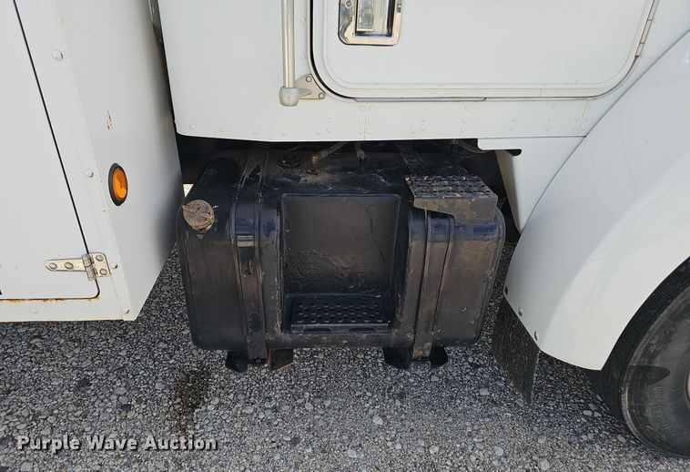 image for item DS4708 2000 Kenworth T300 utility / service truck