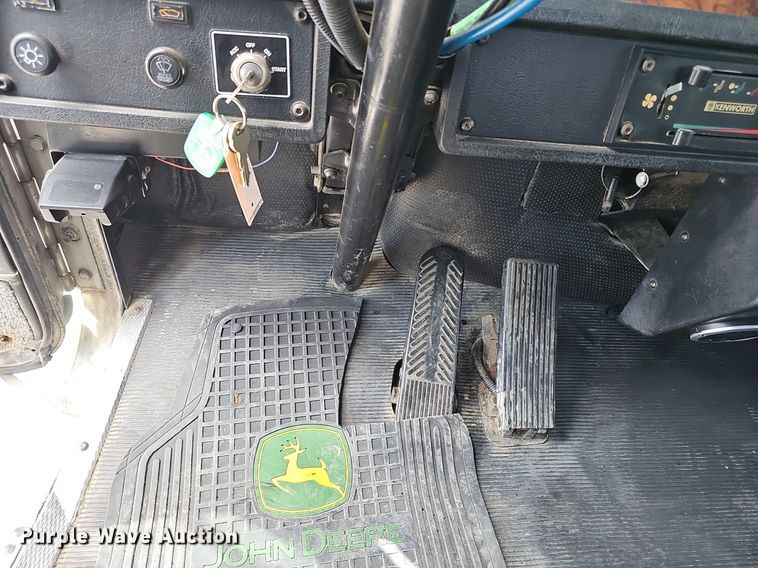 image for item DS4708 2000 Kenworth T300 utility / service truck