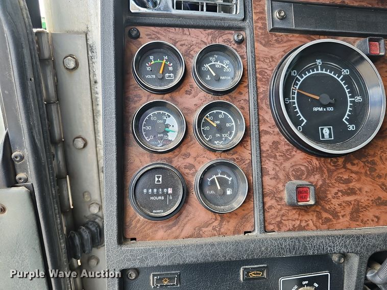 image for item DS4708 2000 Kenworth T300 utility / service truck