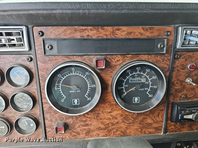 image for item DS4708 2000 Kenworth T300 utility / service truck