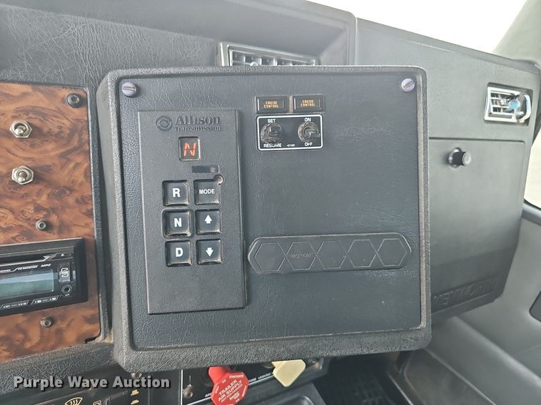 image for item DS4708 2000 Kenworth T300 utility / service truck