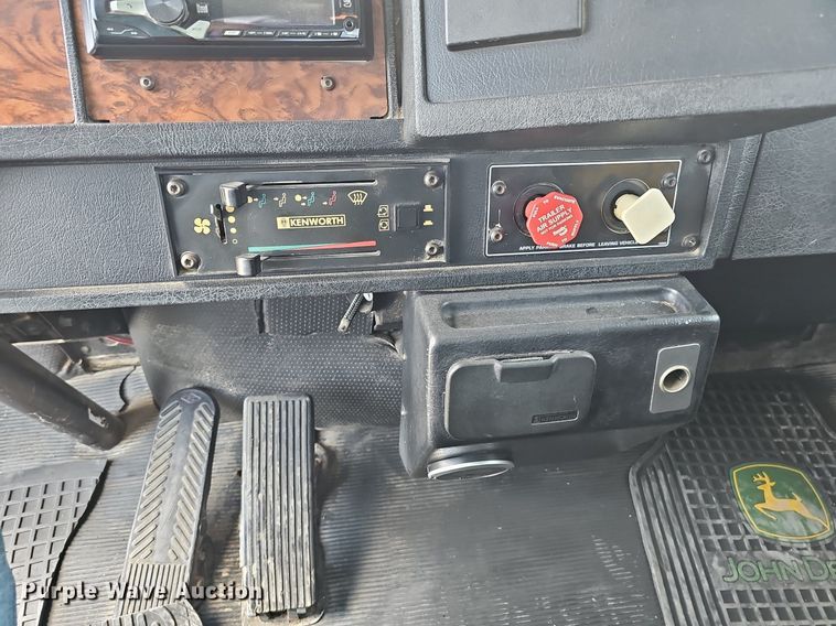 image for item DS4708 2000 Kenworth T300 utility / service truck