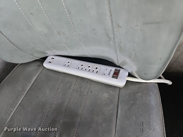 image for item DS4708 2000 Kenworth T300 utility / service truck