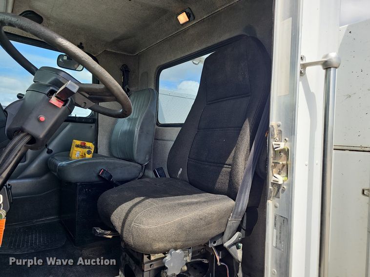 image for item DS4708 2000 Kenworth T300 utility / service truck