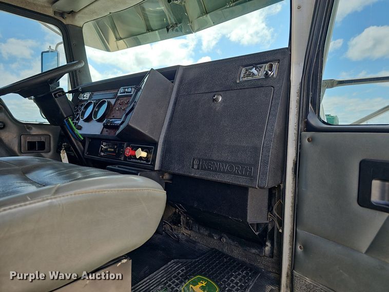 image for item DS4708 2000 Kenworth T300 utility / service truck