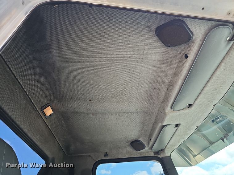 image for item DS4708 2000 Kenworth T300 utility / service truck