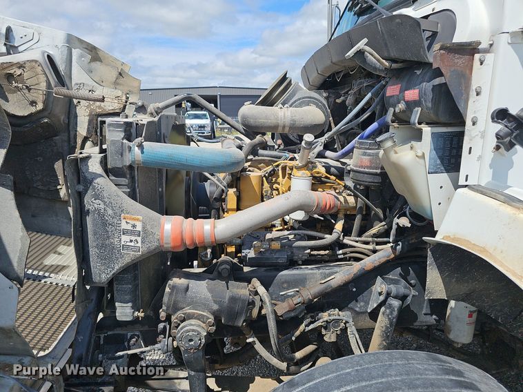 image for item DS4708 2000 Kenworth T300 utility / service truck