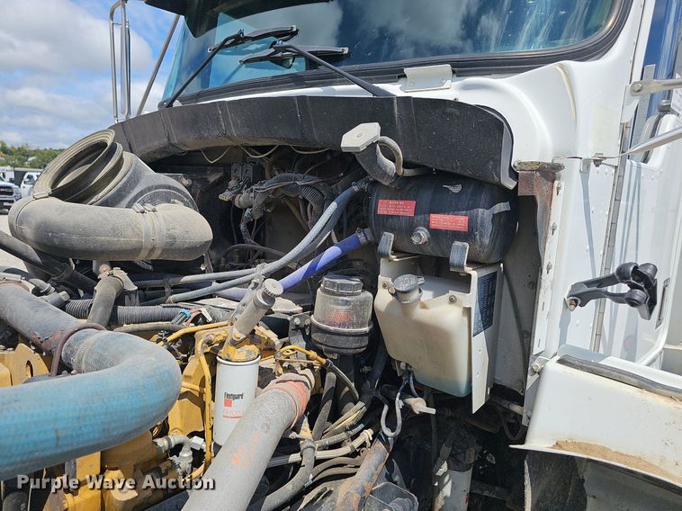 image for item DS4708 2000 Kenworth T300 utility / service truck