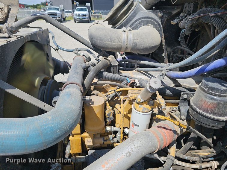 image for item DS4708 2000 Kenworth T300 utility / service truck