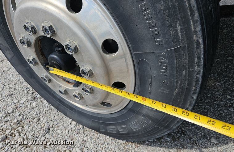 image for item DS4708 2000 Kenworth T300 utility / service truck