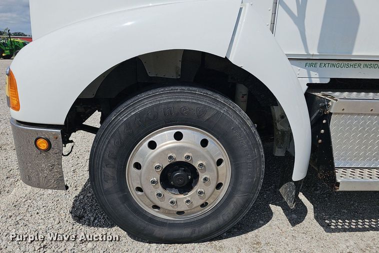 image for item DS4708 2000 Kenworth T300 utility / service truck