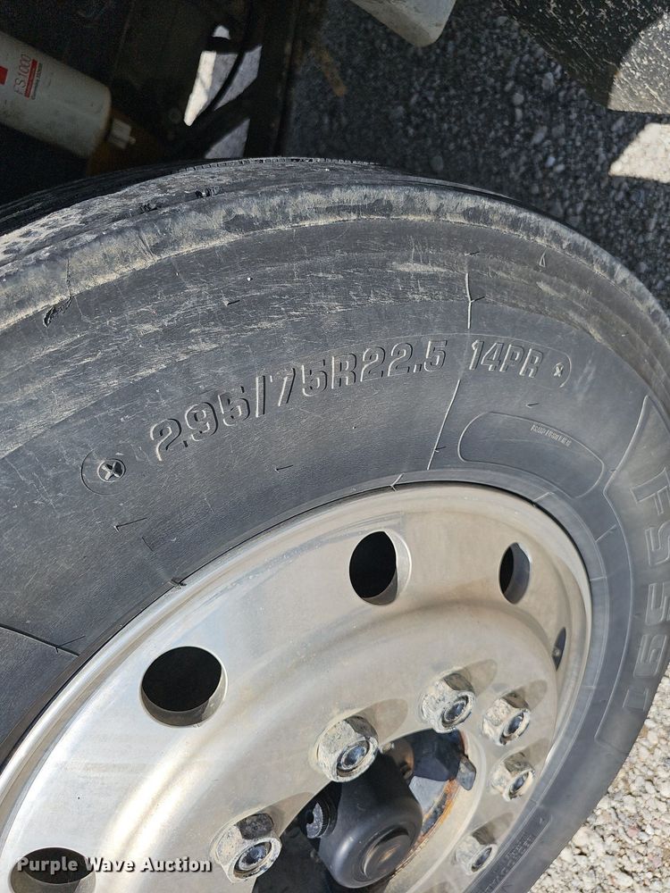 image for item DS4708 2000 Kenworth T300 utility / service truck