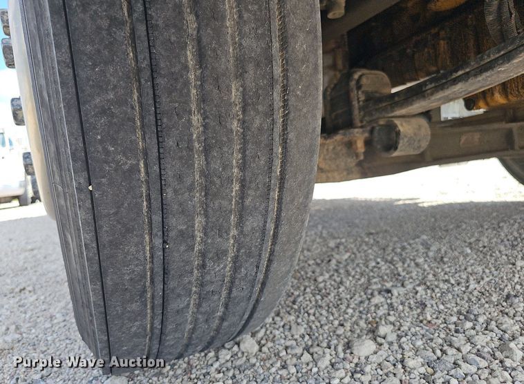 image for item DS4708 2000 Kenworth T300 utility / service truck