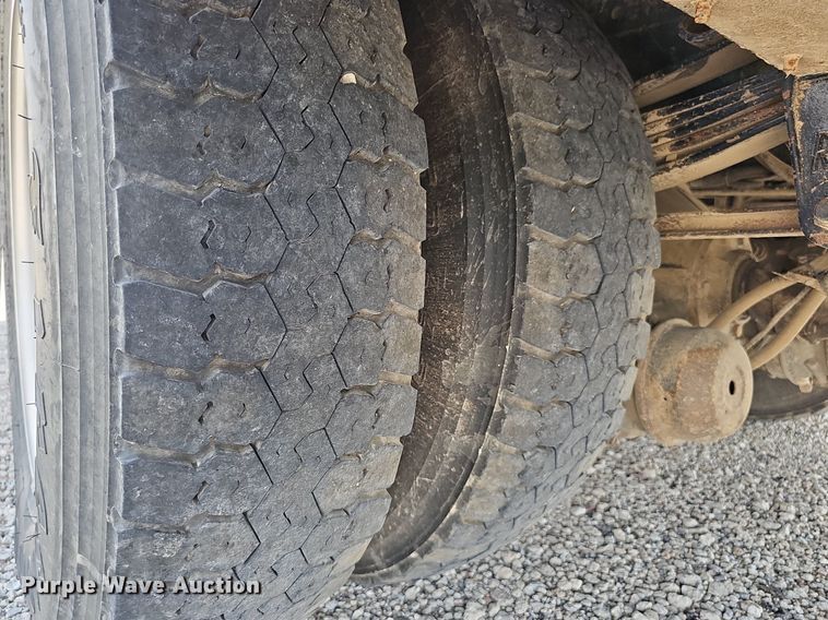 image for item DS4708 2000 Kenworth T300 utility / service truck