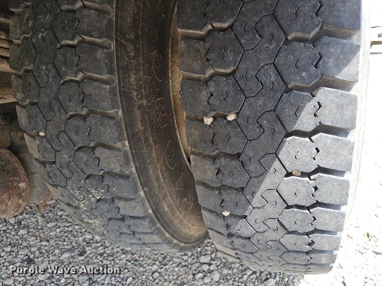 image for item DS4708 2000 Kenworth T300 utility / service truck