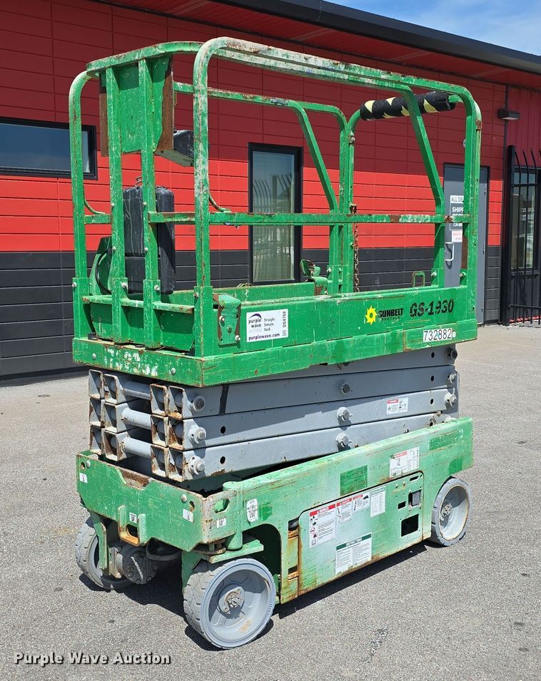 image for item DS4768 2015 Genie GS-1930 scissor lift