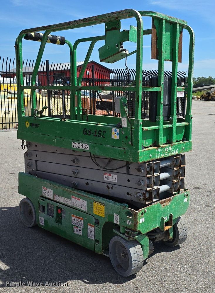 image for item DS4768 2015 Genie GS-1930 scissor lift