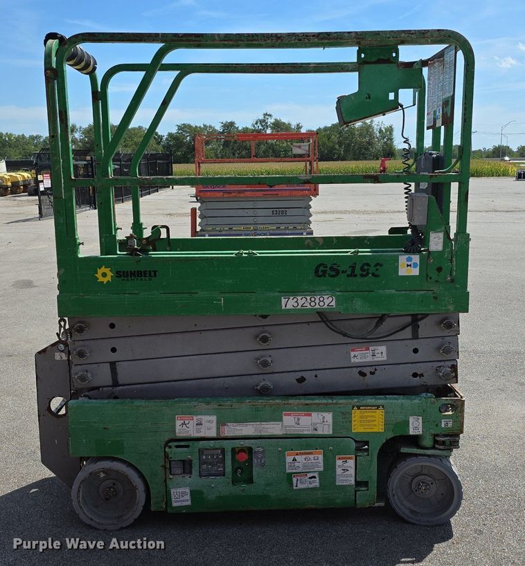 image for item DS4768 2015 Genie GS-1930 scissor lift