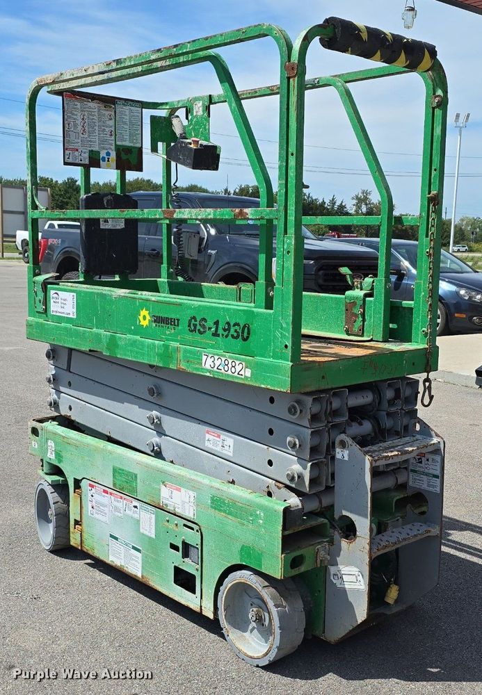 image for item DS4768 2015 Genie GS-1930 scissor lift
