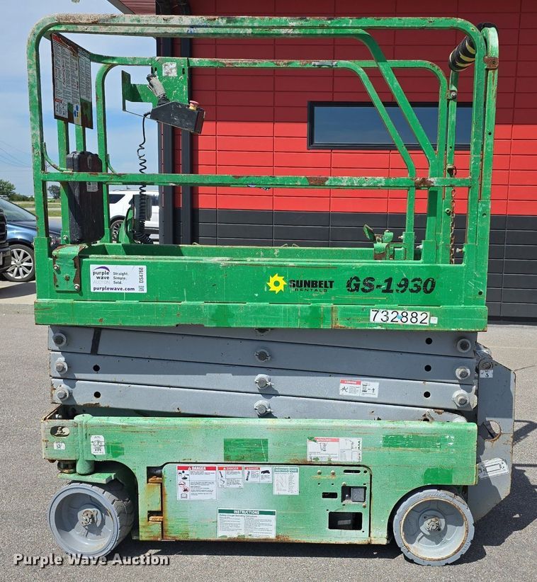 image for item DS4768 2015 Genie GS-1930 scissor lift