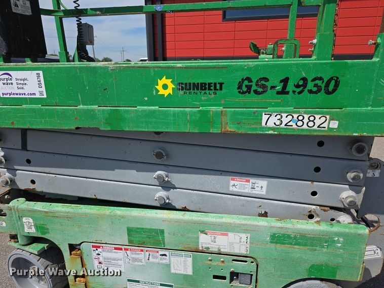 image for item DS4768 2015 Genie GS-1930 scissor lift