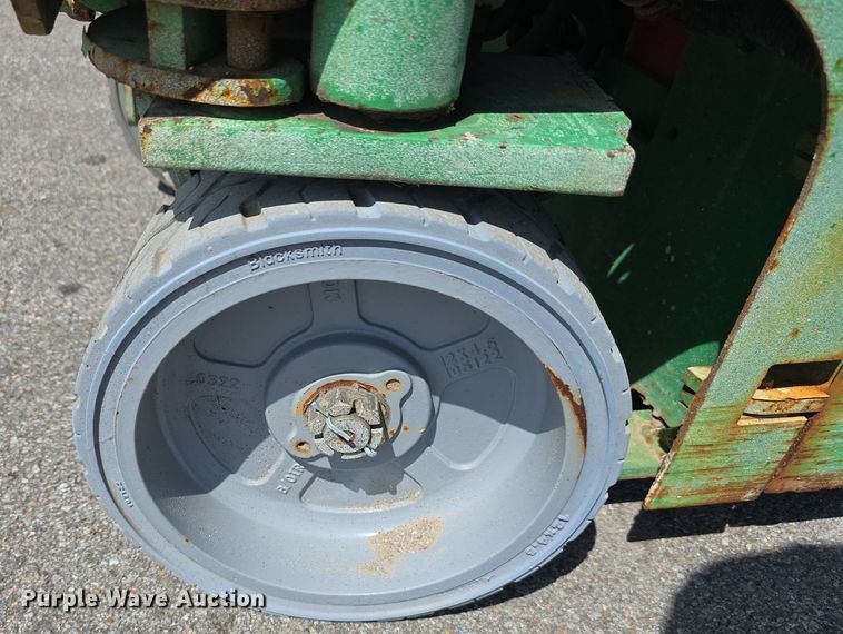 image for item DS4768 2015 Genie GS-1930 scissor lift