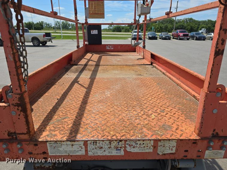 image for item DS4769 2011 SkyJack SJIII-4632 scissor lift