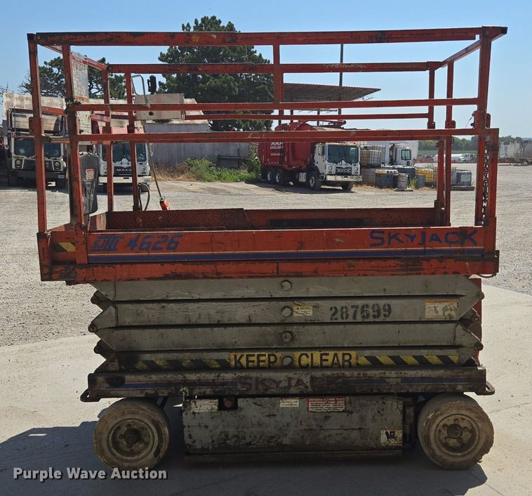image for item DT7752 1999 Sky Jack SJIII-4626 scissor lift