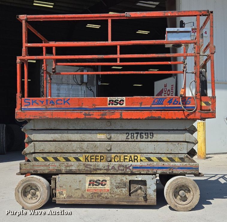 image for item DT7752 1999 Sky Jack SJIII-4626 scissor lift