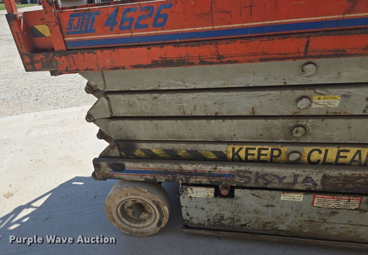 image for item DT7752 1999 Sky Jack SJIII-4626 scissor lift