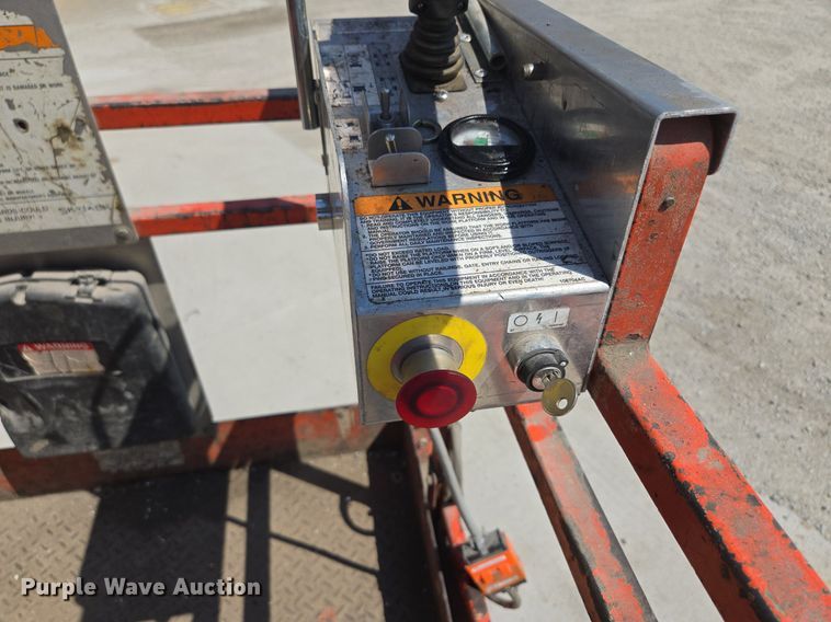 image for item DT7752 1999 Sky Jack SJIII-4626 scissor lift