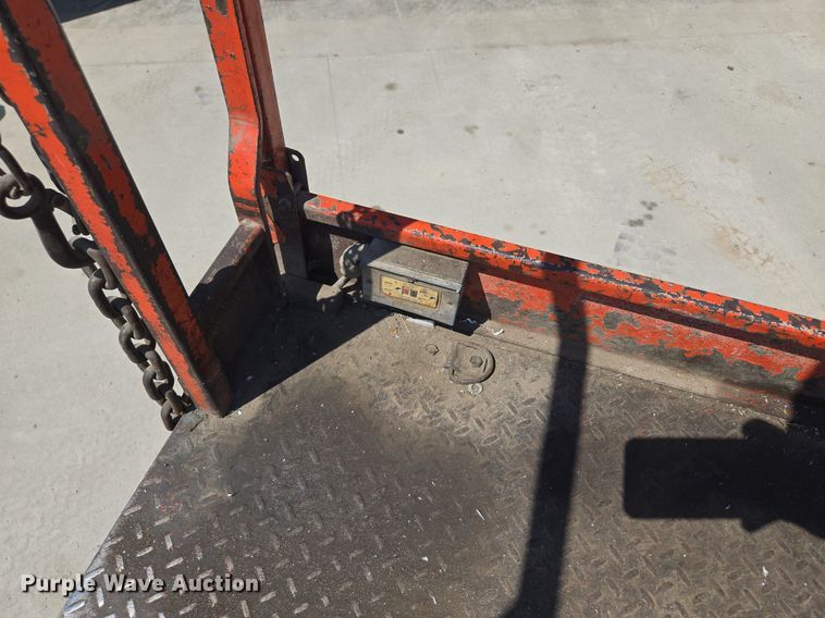 image for item DT7752 1999 Sky Jack SJIII-4626 scissor lift