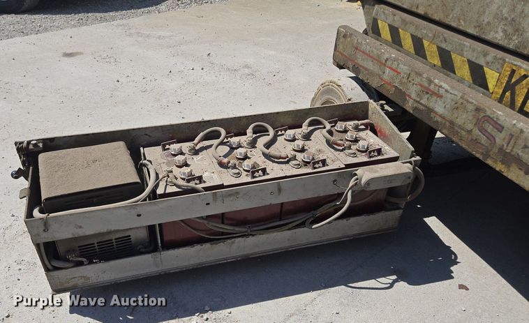 image for item DT7752 1999 Sky Jack SJIII-4626 scissor lift