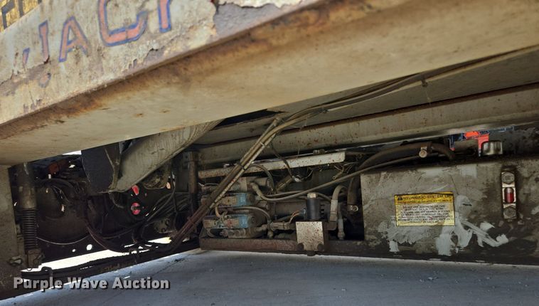 image for item DT7752 1999 Sky Jack SJIII-4626 scissor lift