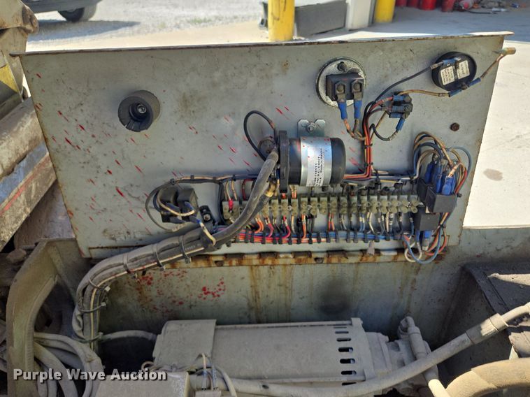 image for item DT7752 1999 Sky Jack SJIII-4626 scissor lift