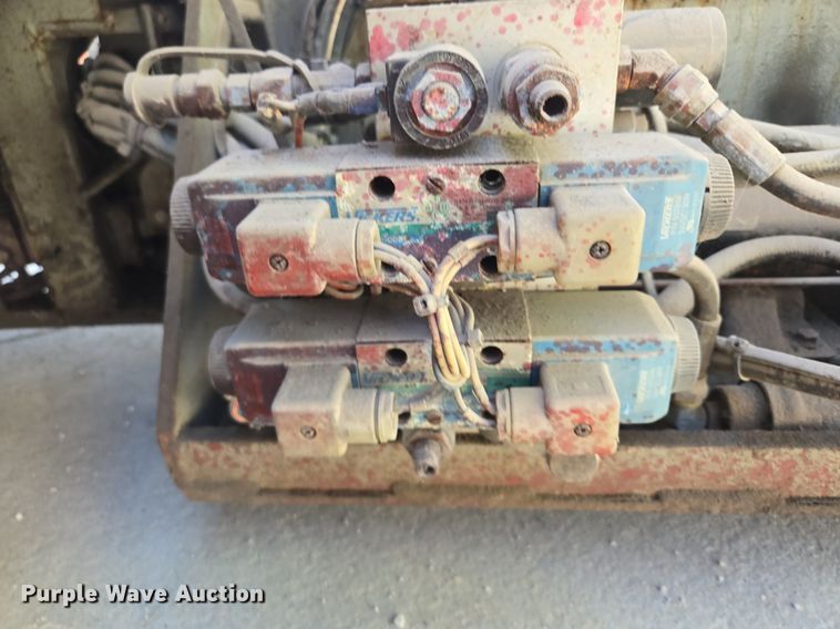 image for item DT7752 1999 Sky Jack SJIII-4626 scissor lift