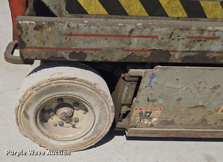 image for item DT7752 1999 Sky Jack SJIII-4626 scissor lift